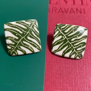 🖤Signed💕Artisan Hawaiian design porcelain earring